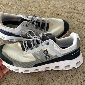 On Running Men's White and Gray Shoes